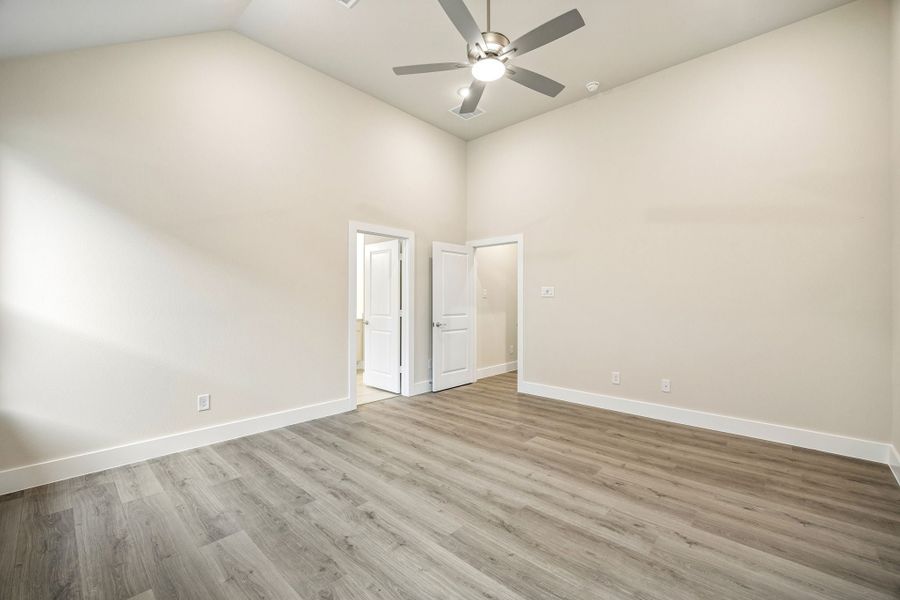Spacious, unfurnished interior of a new home in Dove Hollow, Waxahachie (Image 24). Spacious, unfurnished interior of a new home in Dove Hollow, Waxahachie (Image 24).
