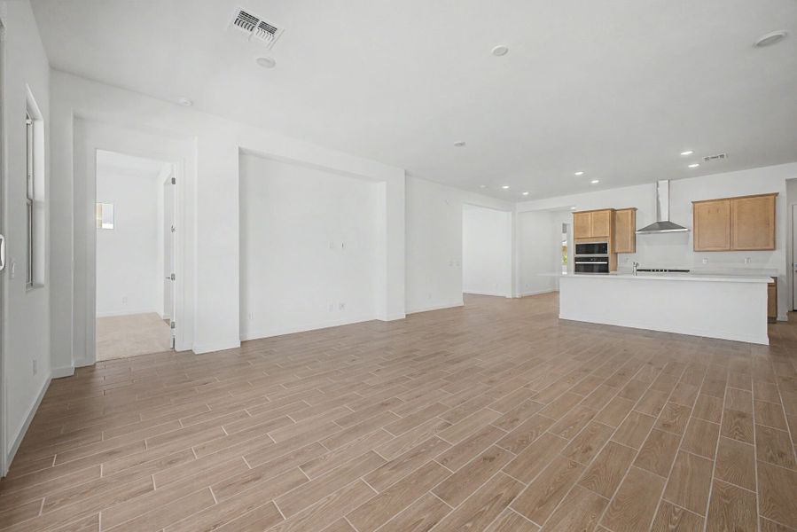 Spacious, unfurnished interior of a new home in Landmarke, San Tan Valley (Image 8). Spacious, unfurnished interior of a new home in Landmarke, San Tan Valley (Image 8).