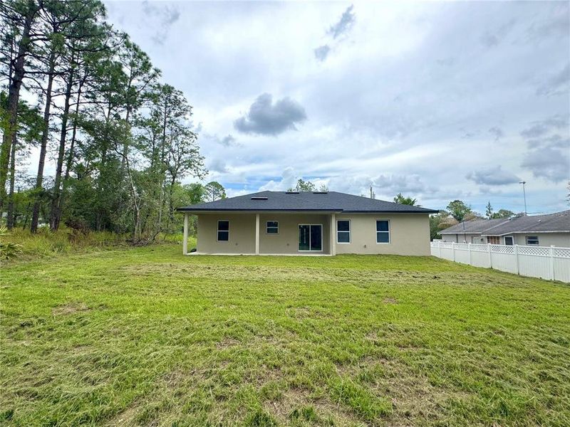 Exterior details and patio area of a home in , Citrus Springs (Image 4).