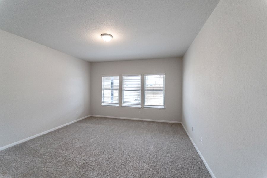 Spacious, unfurnished interior of a new home in Hannah Heights, Seguin (Image 11).