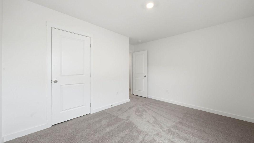 Spacious, unfurnished interior of a new home in Emory Creek, Harriman (Image 29).