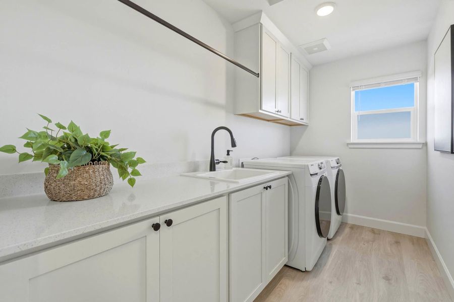 Furnished interior view inside a new home in Upland Meadows, Hermiston (Image 36).