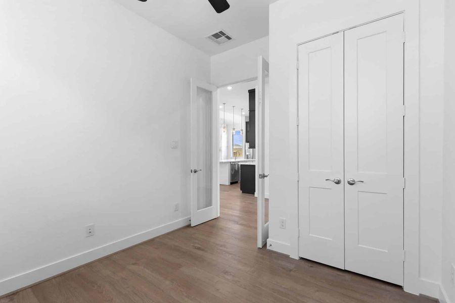 Spacious, unfurnished interior of a new home in Parkside on the River, Georgetown (Image 23).