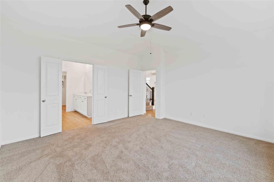 Spacious, unfurnished interior of a new home in Sunterra, Katy (Image 27).