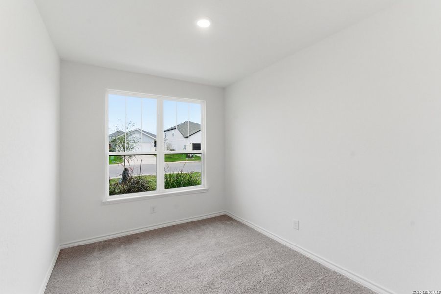 Spacious, unfurnished interior of a new home in The Overlook at Creekside, New Braunfels (Image 21).