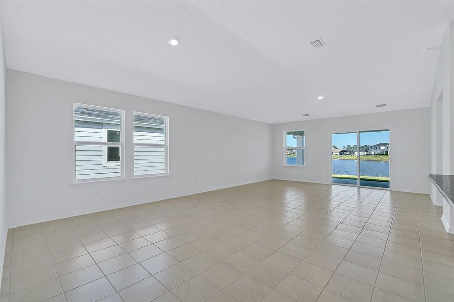 Spacious, unfurnished interior of a new home in Whiteview Village, Palm Coast (Image 5).