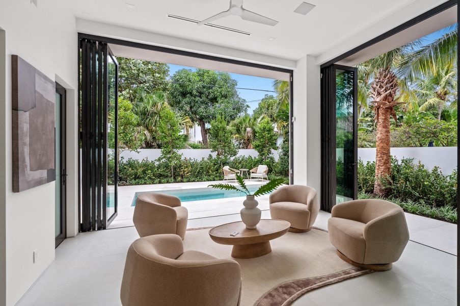 mls_SEATING_ARE_LOOKING_OUT_DT