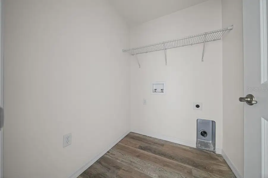 Spacious, unfurnished interior of a new home in , Citrus Springs (Image 17).