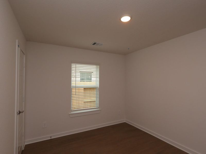 Spacious, unfurnished interior of a new home in Sorella, Tomball (Image 16).