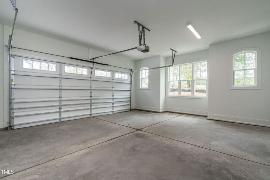 039-1920x1080-oversized-garage