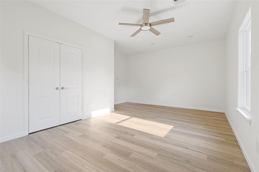 Spacious, unfurnished interior of a new home in , Pearland (Image 22).