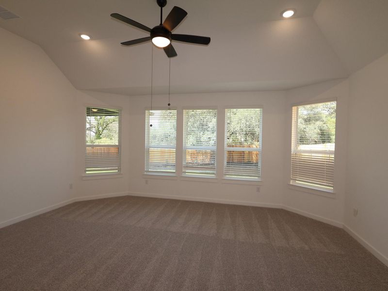 Spacious, unfurnished interior of a new home in Edgewood, Leander (Image 26).