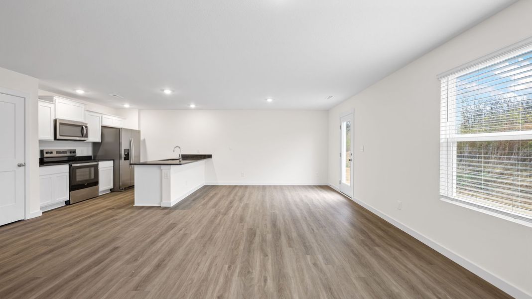 Spacious, unfurnished interior of a new home in Timber Creek, Rossville (Image 21).