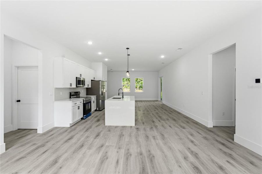 Spacious, unfurnished interior of a new home in , Dunnellon (Image 34).