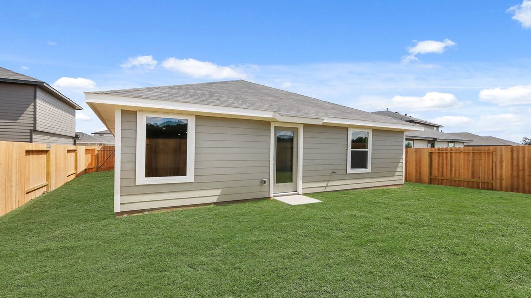 Representative exterior details of a home built from the Estero by D.R. Horton in Sunset Valley, Hockley (Image 3).