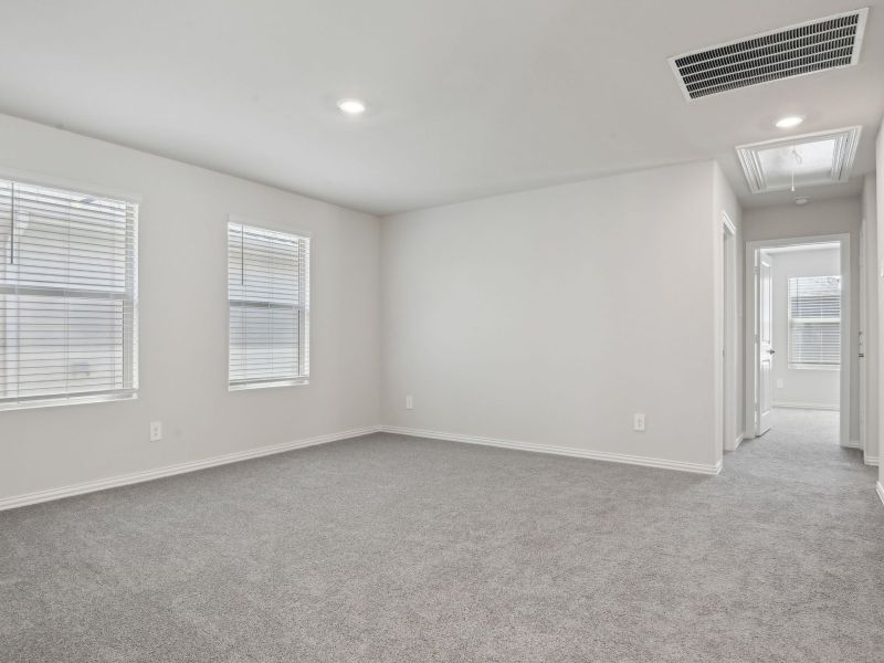 Spacious, unfurnished interior of a new home in Oak Ridge Park, Corinth (Image 10).