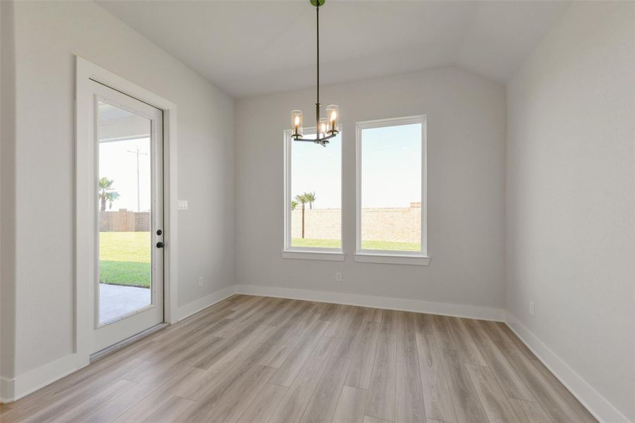 Spacious, unfurnished interior of a new home in Lago Mar, Texas City (Image 22).