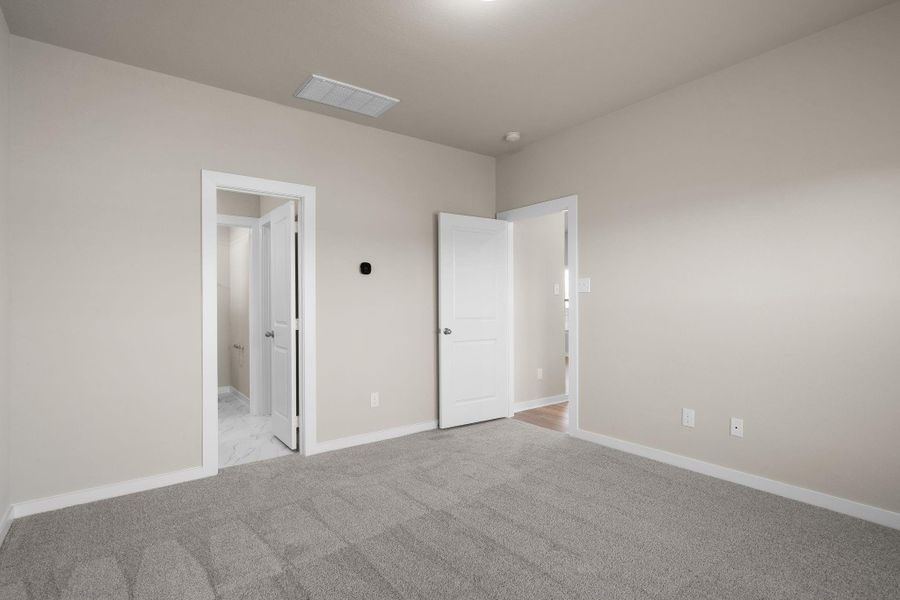 Spacious, unfurnished interior of a new home in Creekhaven, Rosharon (Image 11). Spacious, unfurnished interior of a new home in Creekhaven, Rosharon (Image 11).