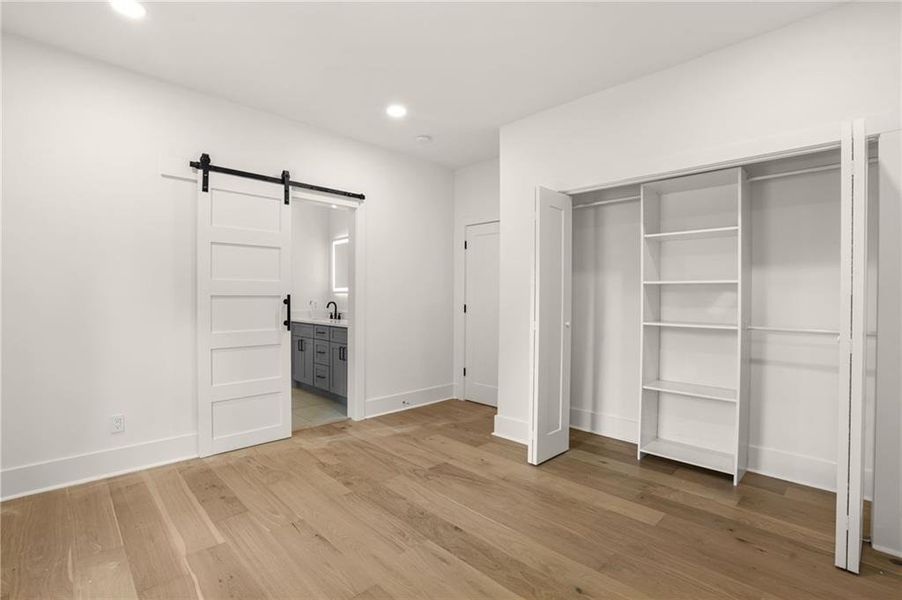 Spacious, unfurnished interior of a new home in , Atlanta (Image 25).