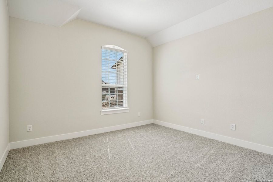 Spacious, unfurnished interior of a new home in Village at Three Oaks, Seguin (Image 15).