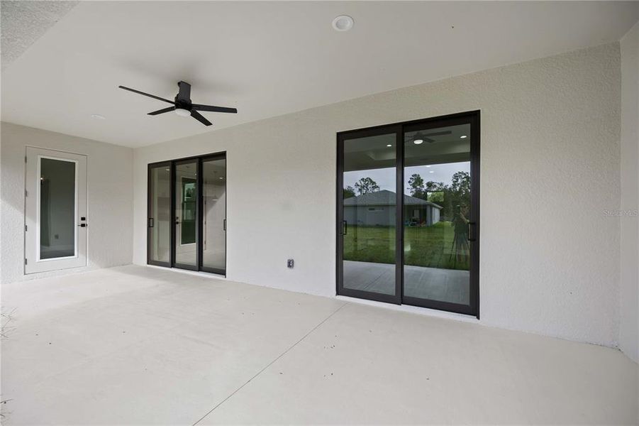 Spacious, unfurnished interior of a new home in , Port Charlotte (Image 16).