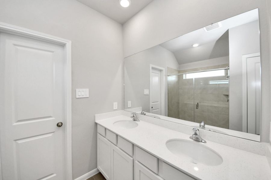 Furnished interior view inside a new home in Montgomery Ridge: Landmark Collection, Montgomery (Image 25).
