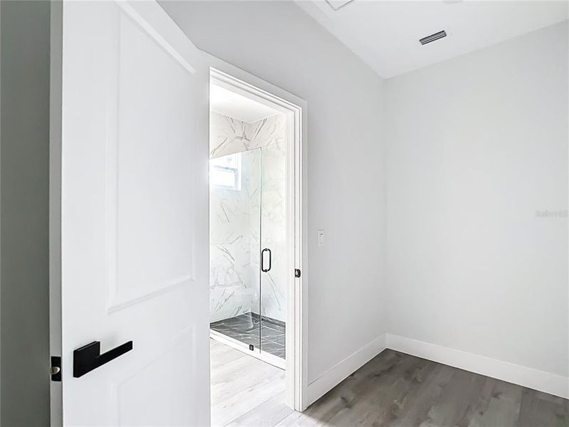 Spacious, unfurnished interior of a new home in , Ocala (Image 24).