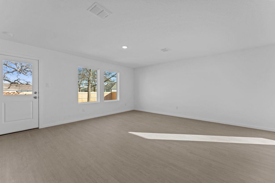 Spacious, unfurnished interior of a new home in Friendship Oaks, Fredericksburg (Image 19).
