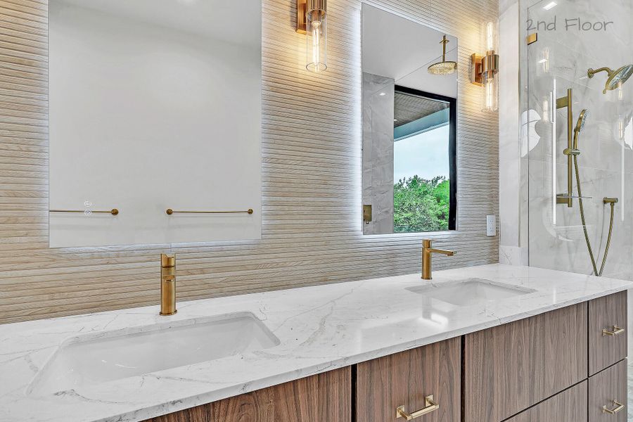 20 Primary Bathoom (4) 20 Primary Bathoom (4)