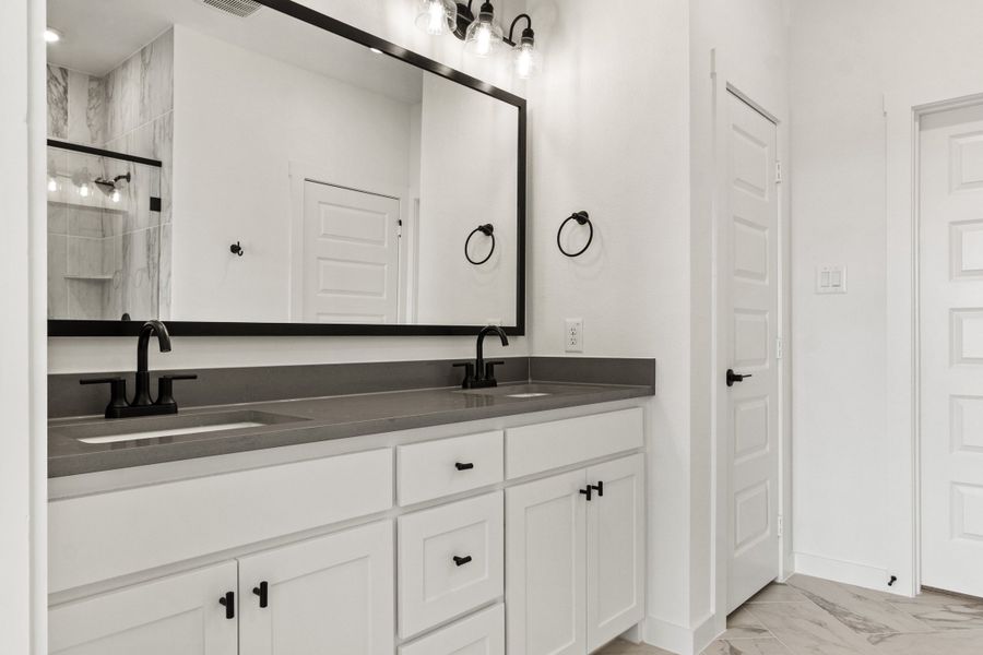 Furnished interior view inside a new home in Cottonwood Creek, Rowlett (Image 5).