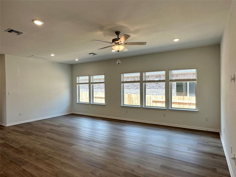 Spacious, unfurnished interior of a new home in Crosswinds, Kyle (Image 17).