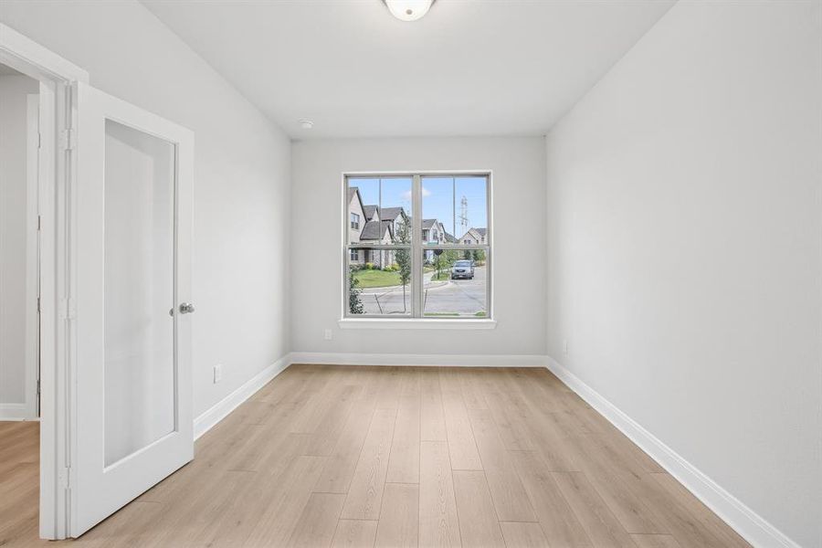 Spacious, unfurnished interior of a new home in Karis - Cottage Series, Crowley (Image 16).