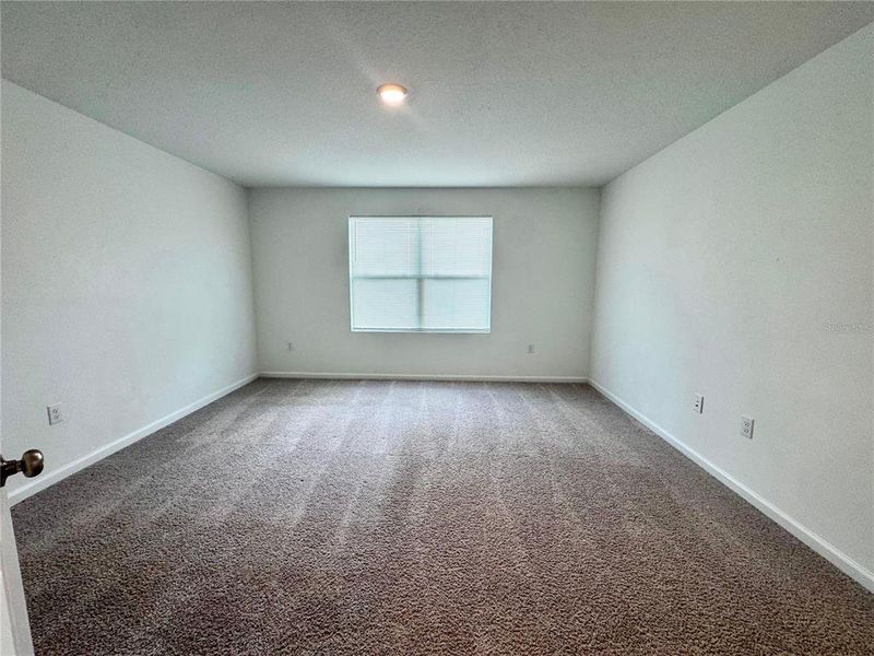 Spacious, unfurnished interior of a new home in , St. Cloud (Image 7).