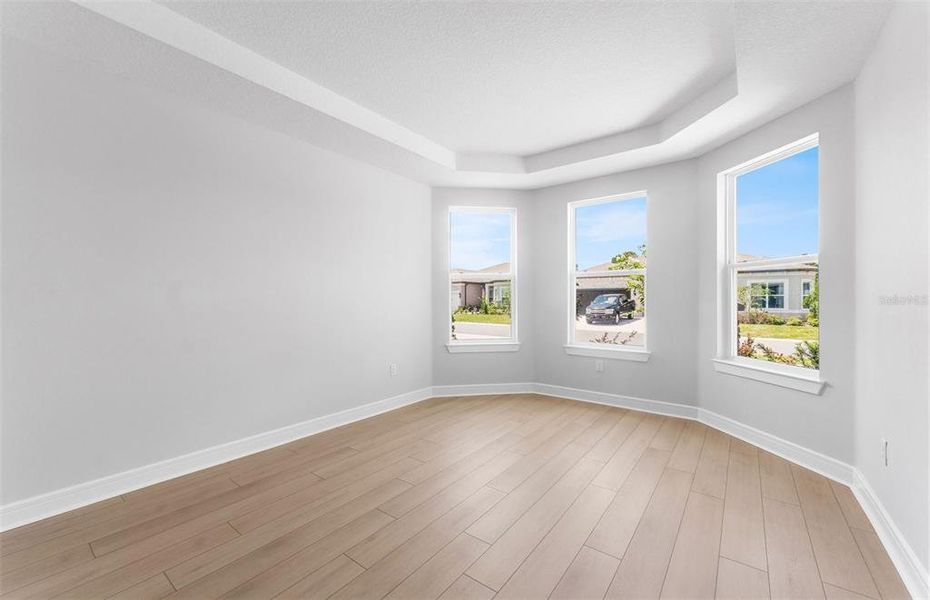 Spacious, unfurnished interior of a new home in Del Webb Stone Creek, Ocala (Image 19).