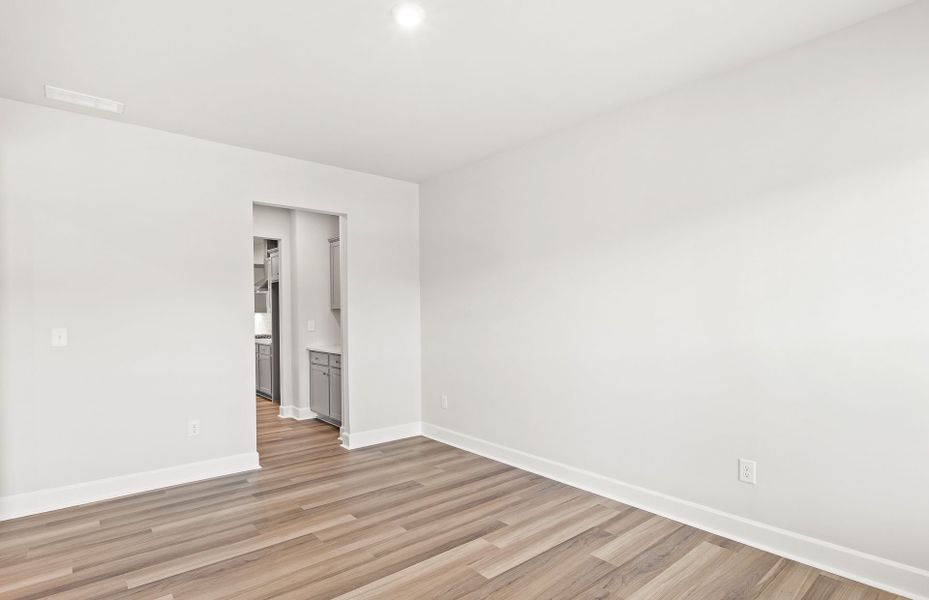 Representative unfurnished interior of a home built from the Dempsey by Pulte Homes in Hamilton Place, Cartersville (Image 23).