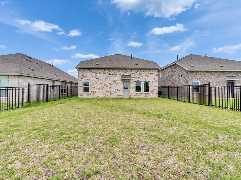 Exterior details and patio area of a home in , Katy (Image 28).