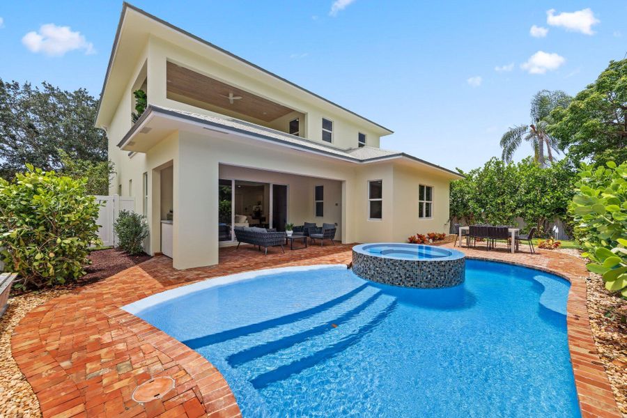 Exterior details and patio area of a home in , Jupiter (Image 30).