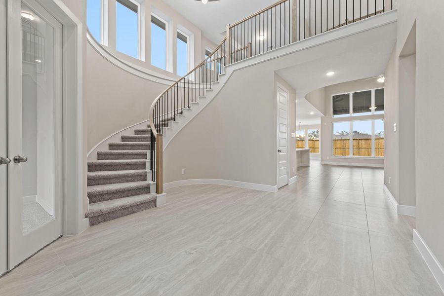 Spacious, unfurnished interior of a new home in Grand Central Park, Conroe (Image 12). Spacious, unfurnished interior of a new home in Grand Central Park, Conroe (Image 12).