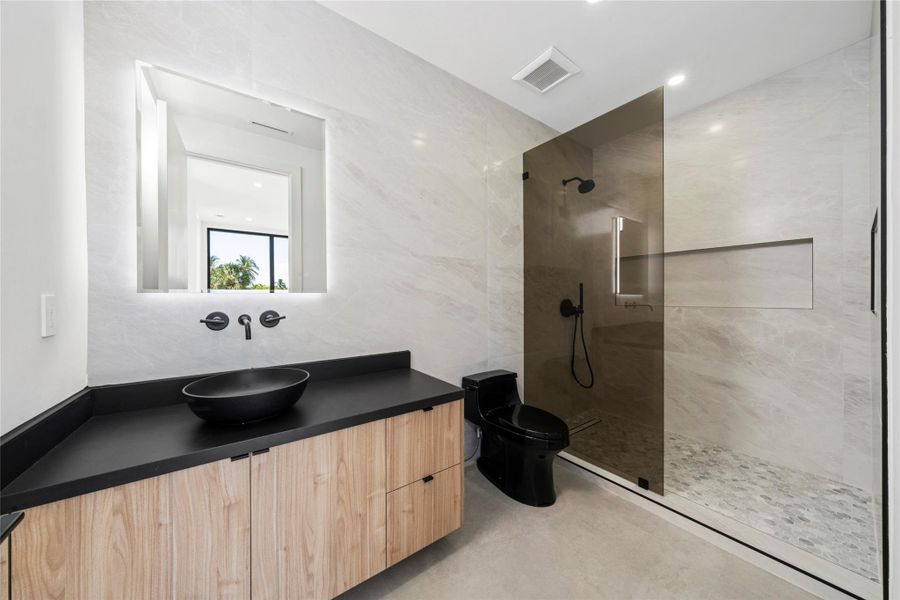 Image 29 of a home in .