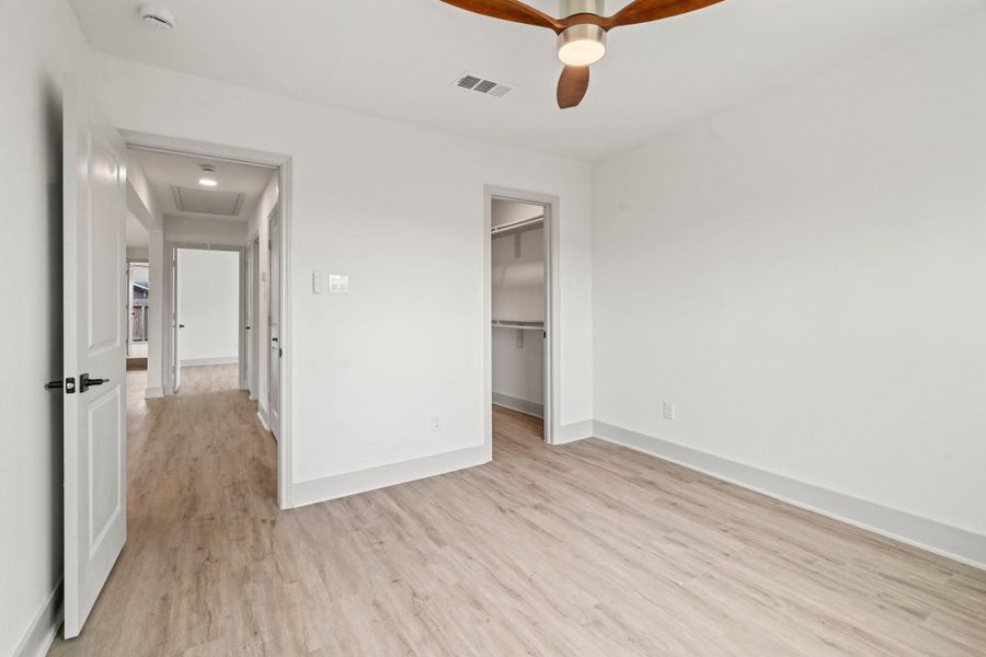Spacious, unfurnished interior of a new home in , Houston (Image 17).