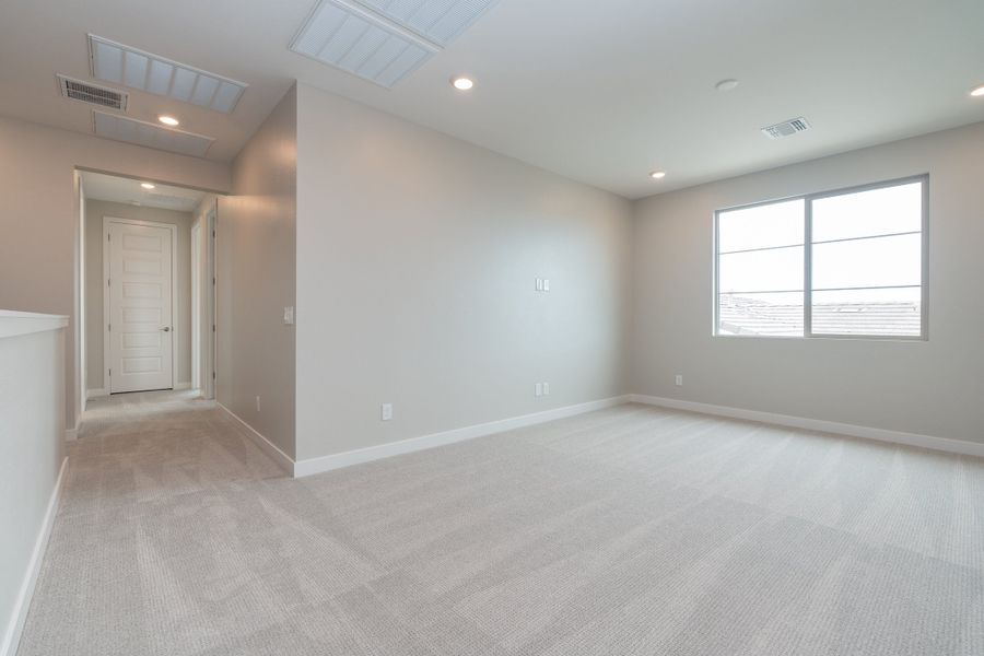 Spacious, unfurnished interior of a new home in Waterston Central, Gilbert (Image 15).