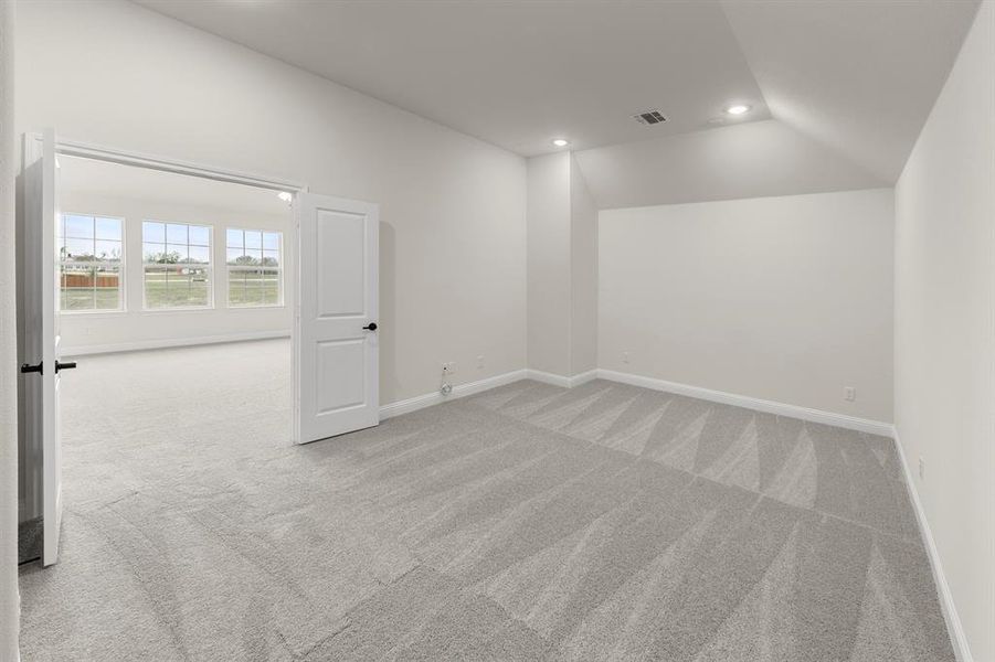 22_23. 719 Soprano - Media