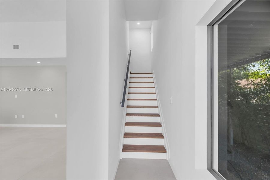 Spacious, unfurnished interior of a new home in , Miami (Image 26).