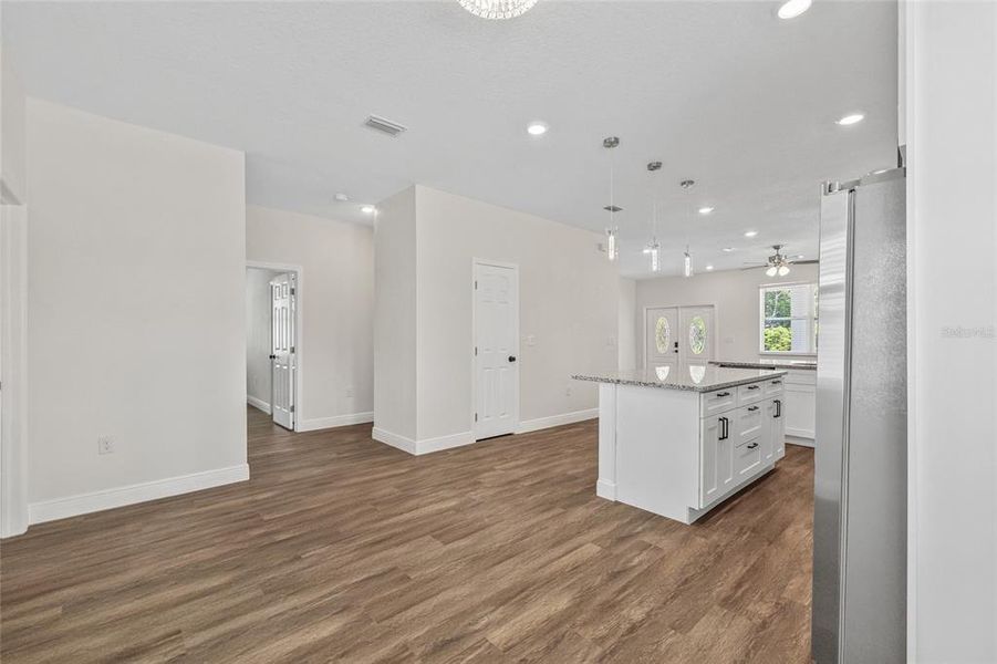 Spacious, unfurnished interior of a new home in , Tampa (Image 21).