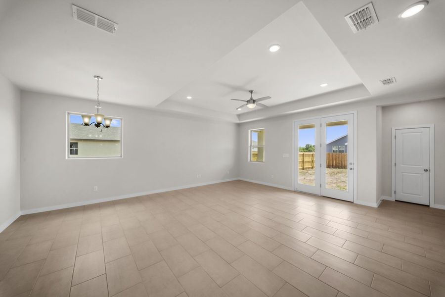 Spacious, unfurnished interior of a new home in Paloma Ranch, Harlingen (Image 13).
