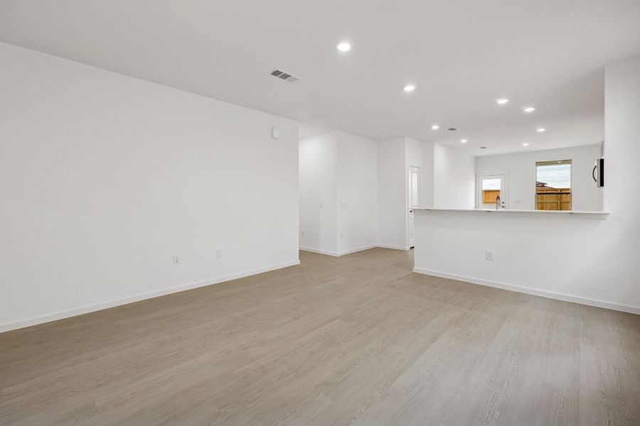 Spacious, unfurnished interior of a new home in Crosby Farms, Crosby (Image 19).