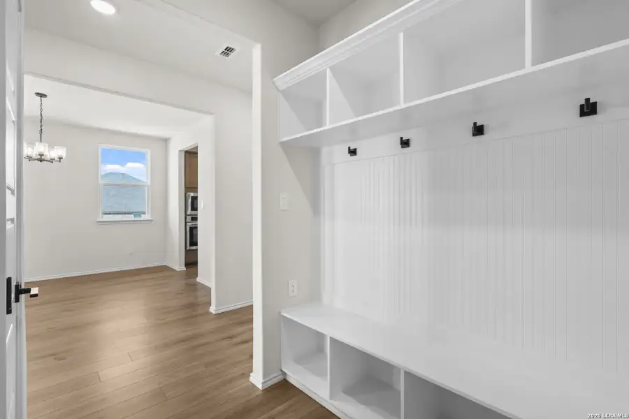 Spacious, unfurnished interior of a new home in Comanche Ridge, San Antonio (Image 23). Spacious, unfurnished interior of a new home in Comanche Ridge, San Antonio (Image 23).