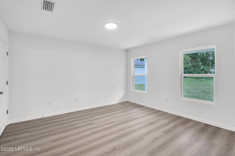 Spacious, unfurnished interior of a new home in , Palatka (Image 44).
