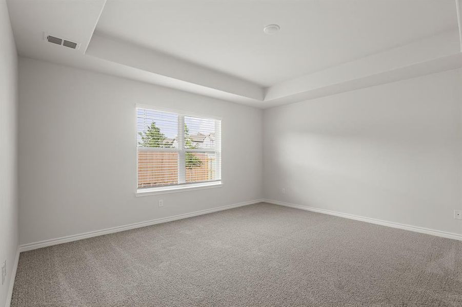 Spacious, unfurnished interior of a new home in Sycamore Landing, Fort Worth (Image 11).
