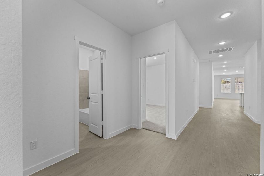Spacious, unfurnished interior of a new home in Sky Ranch, New Braunfels (Image 19).